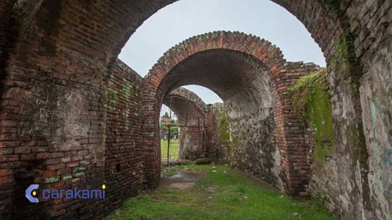 Peninggalan Kerajaan Banten 3. Istana Keraton Surosowan
